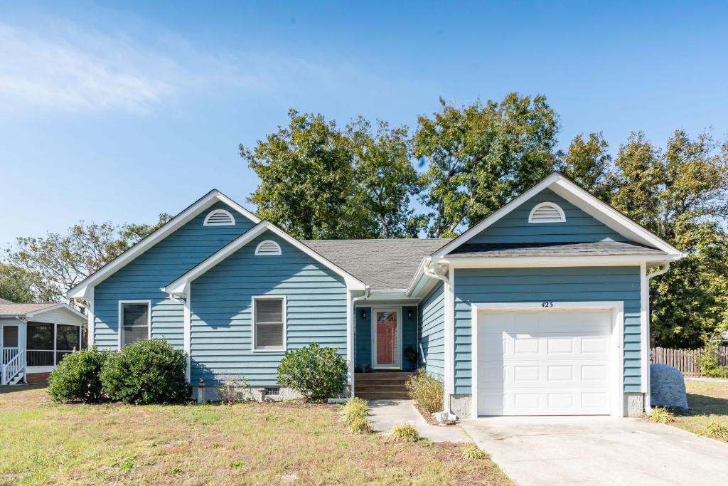 Hook Wine and Sinker by Oak Island Accommodations, Yaupon Beach