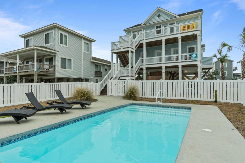 Coast is Clear by Oak Island Accommodations, Oak Island