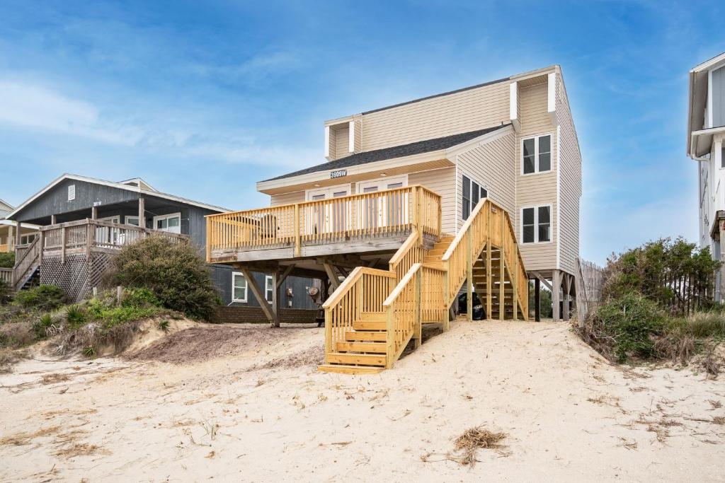 Double T By The Sea by Oak Island Accommodations, Oak Island