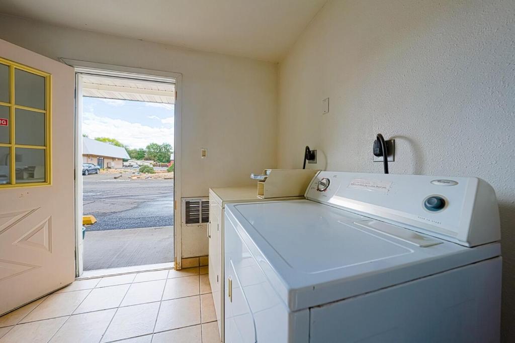 Budget 8 Motel photo