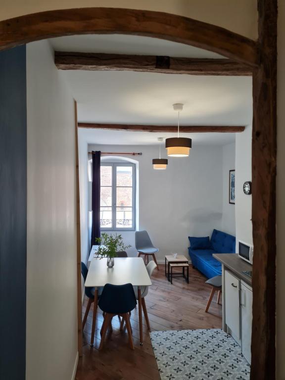 Triplex avec vue sur place du centre historique., Foix