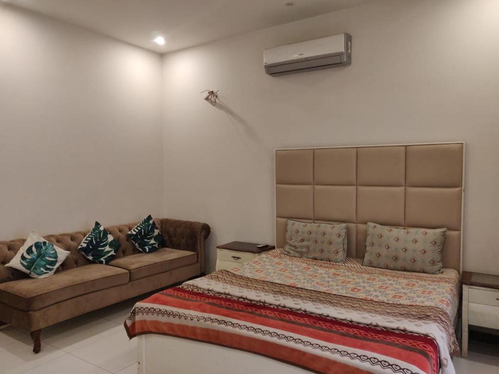 Royal Family Suite E-11 Only for Families Islamabad photo