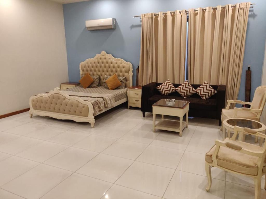 Royal Family Suite E-11 Only for Families Islamabad photo