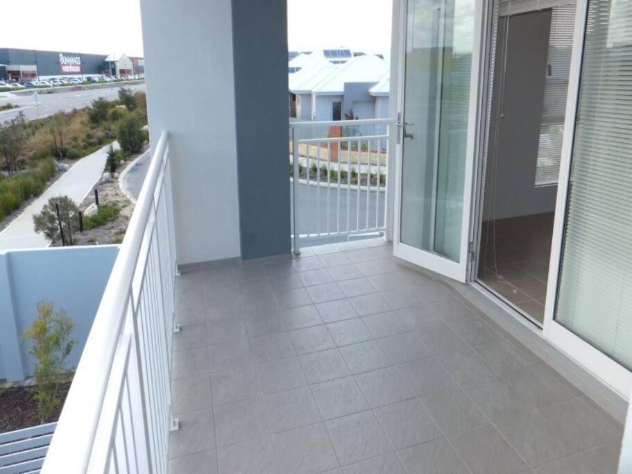 Modern Luxury 1 Bedroom Apartment - Walk to the shops! photo