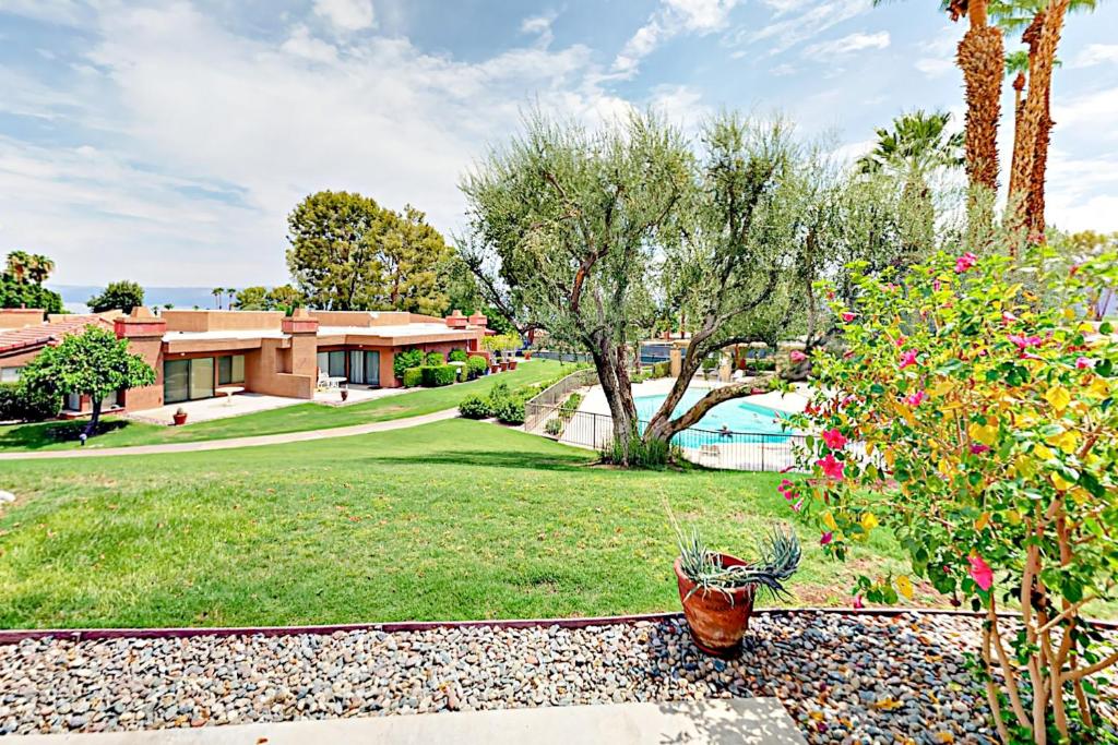 Rolling Knoll Charm, Palm Desert