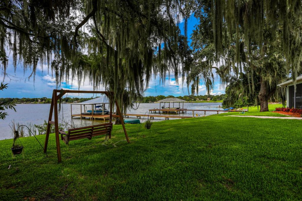 Serenity On Lake Henry in Lake Placid (FL) reviews, prices