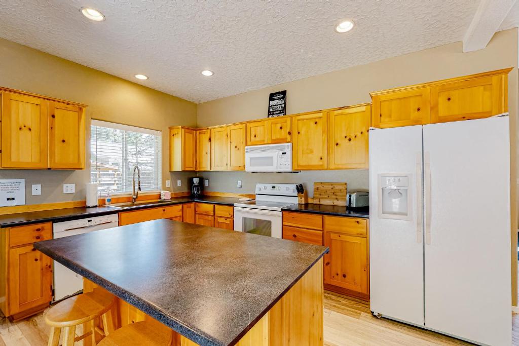 16917 Whittier Dr Apartment Unit A Apts in Three Rivers reviews