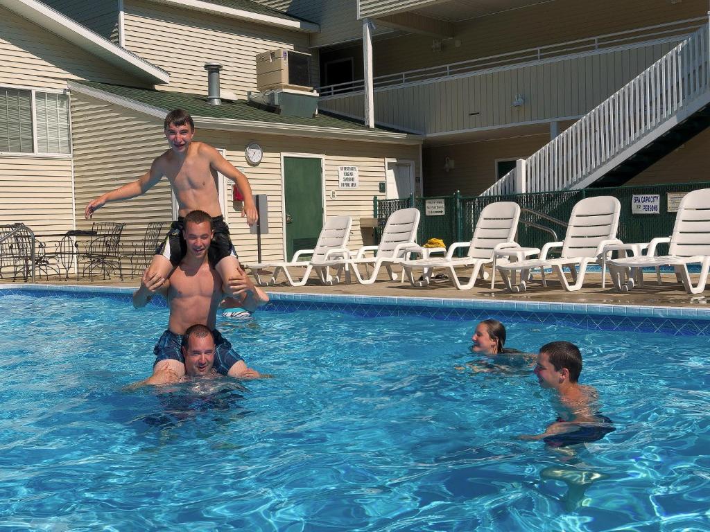 Sierra Sands Family Lodge photo