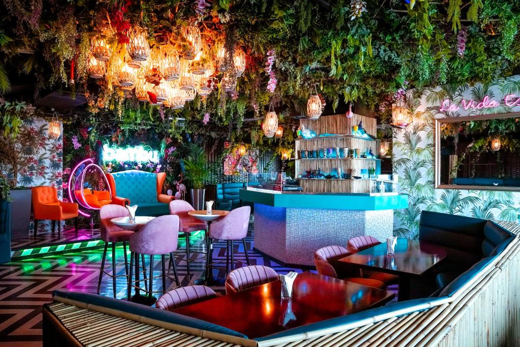 Restaurant, Cristal Hotel Abu Dhabi in Abu Dhabi