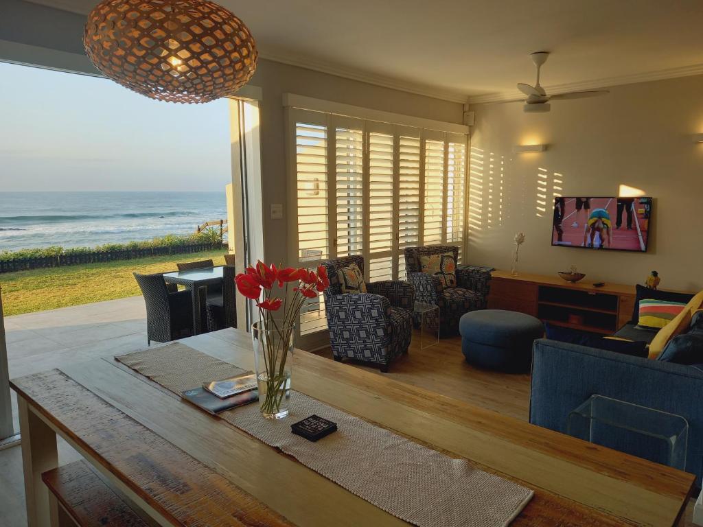 Modern & Luxurious Beachfront Villa, Ballito