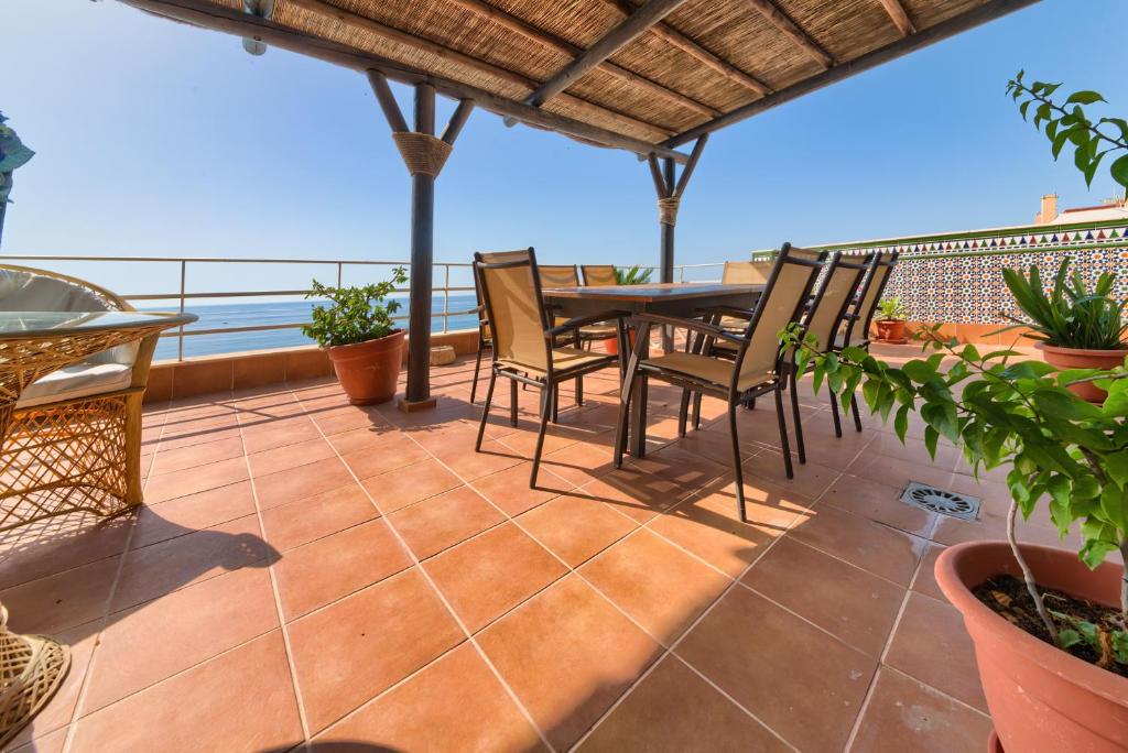 Holidays2Fuengirola Duplex 1st line sea, terrace - 3