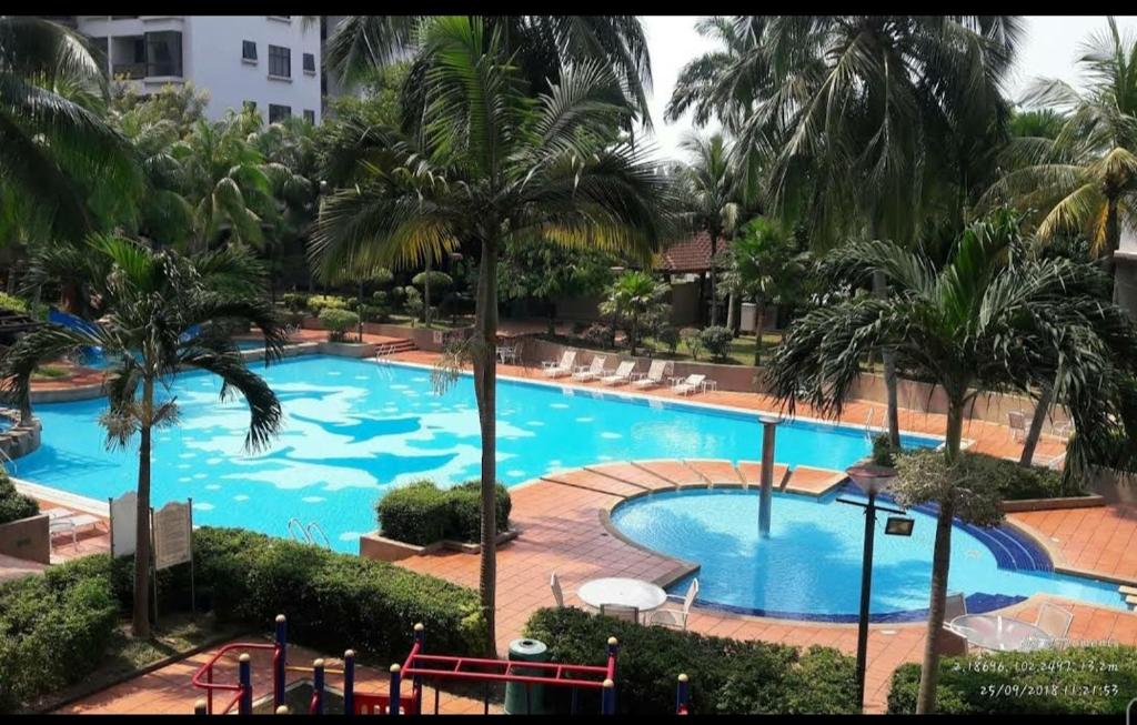Century Mahkota Apartments photo