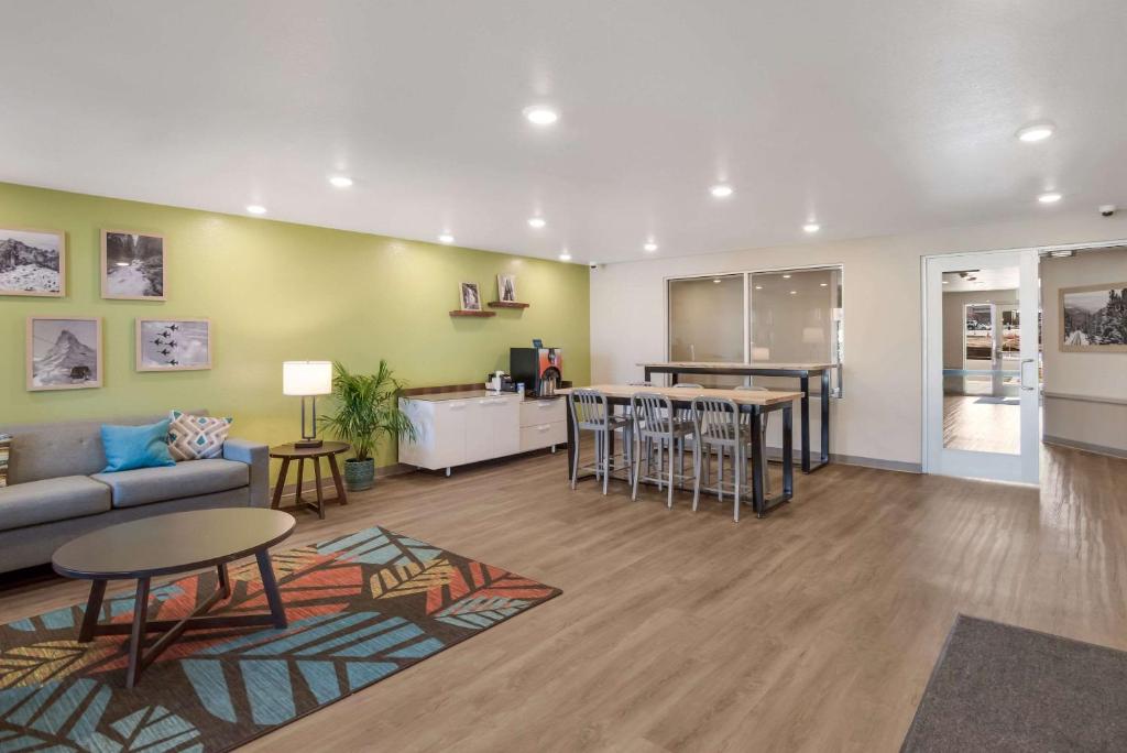 WoodSpring Suites Colorado Springs North - Air Force Academy photo
