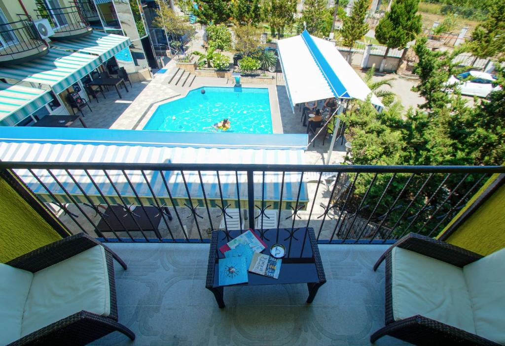 Delta Hotel photo
