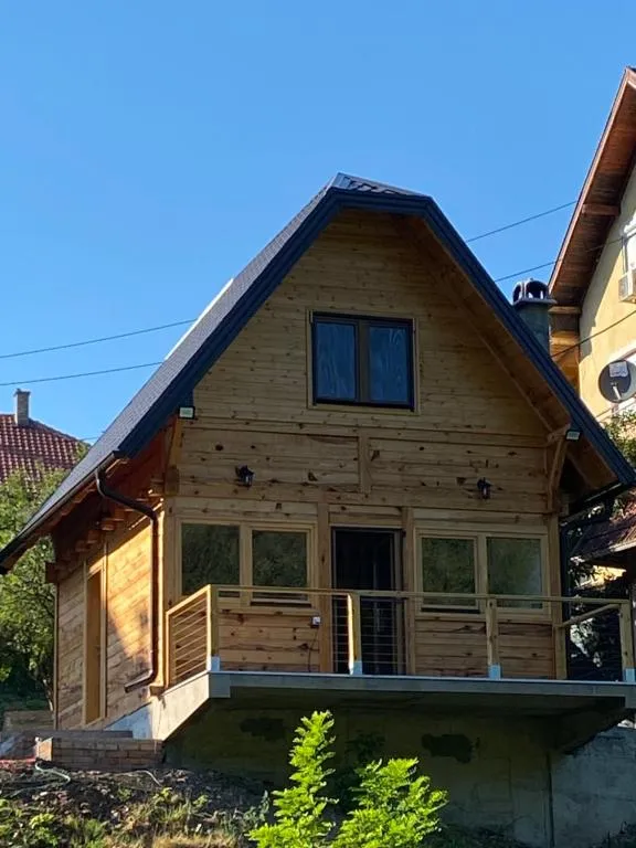 Apartman Lenka i Apartman Vagončić, מלון במוקרה גורה
