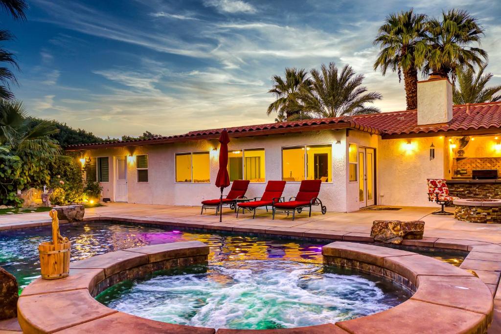 Fred Waring Dreams, Palm Desert