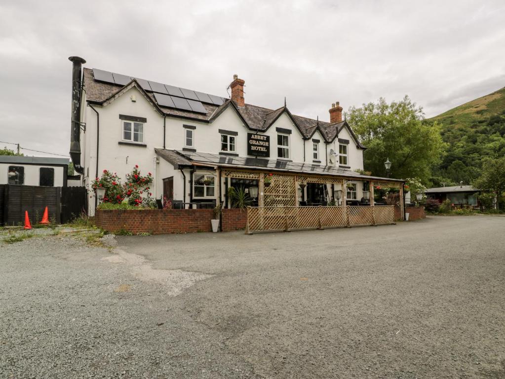 Grange Caravan, Llangollen photo 4