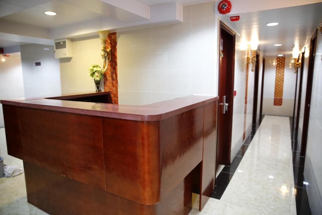 Front desk [24-hour]