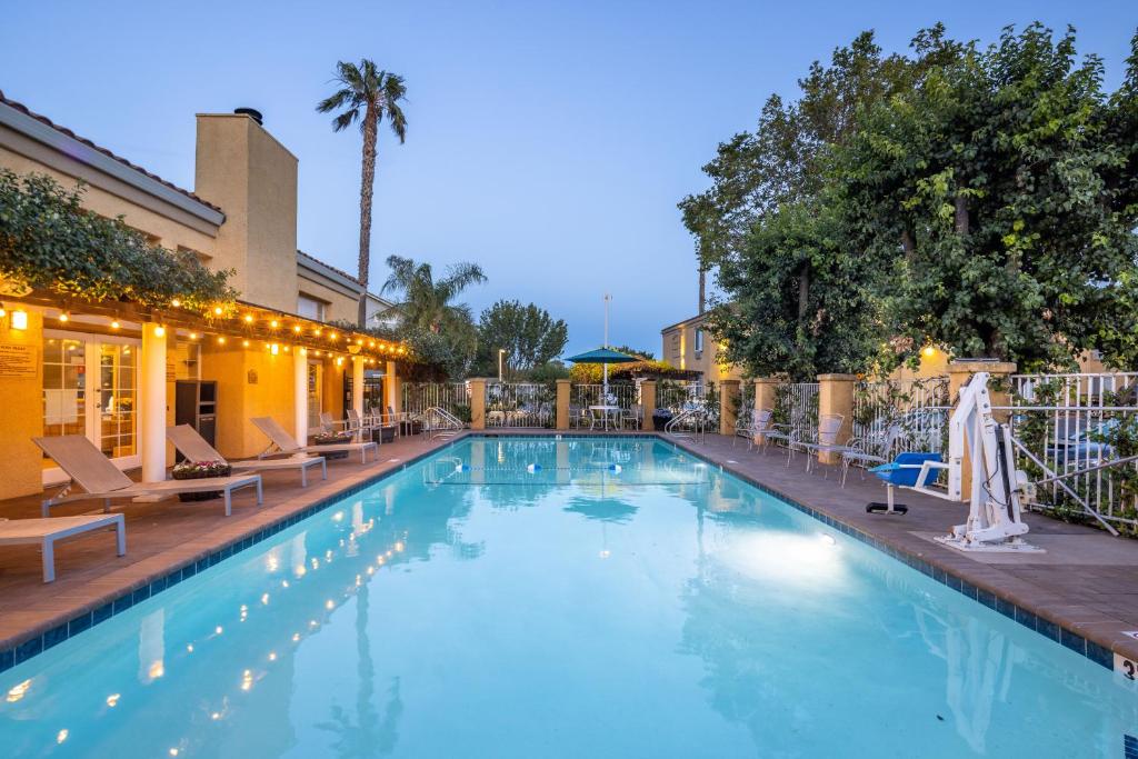 Swimming pool, Best Western Plus Dixon Davis in Dixon (CA)