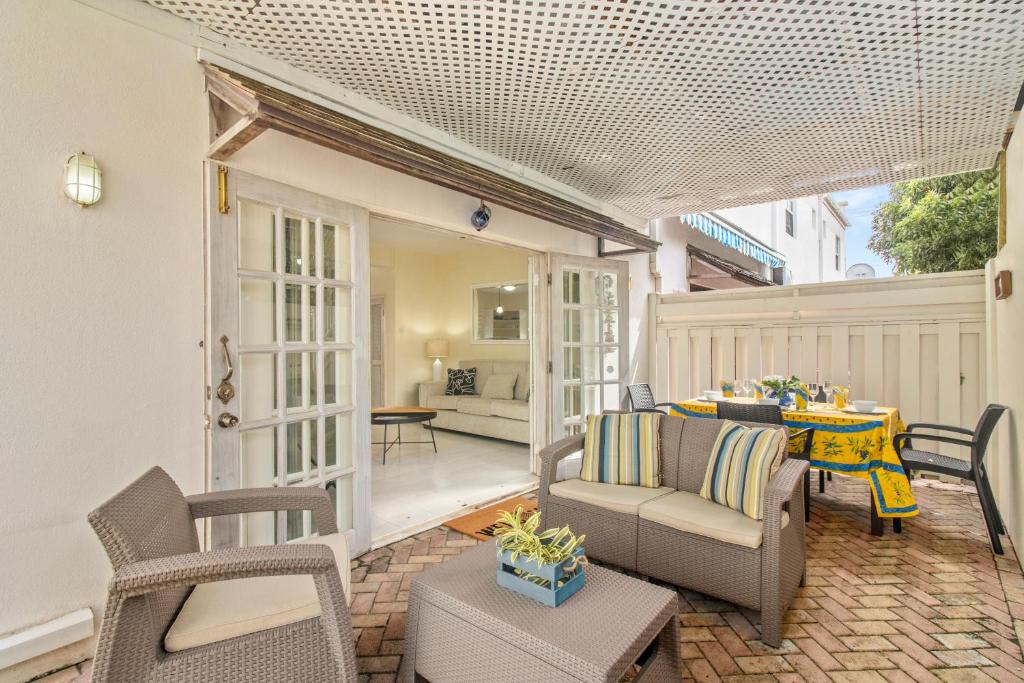 Palm View 4, Watts Village