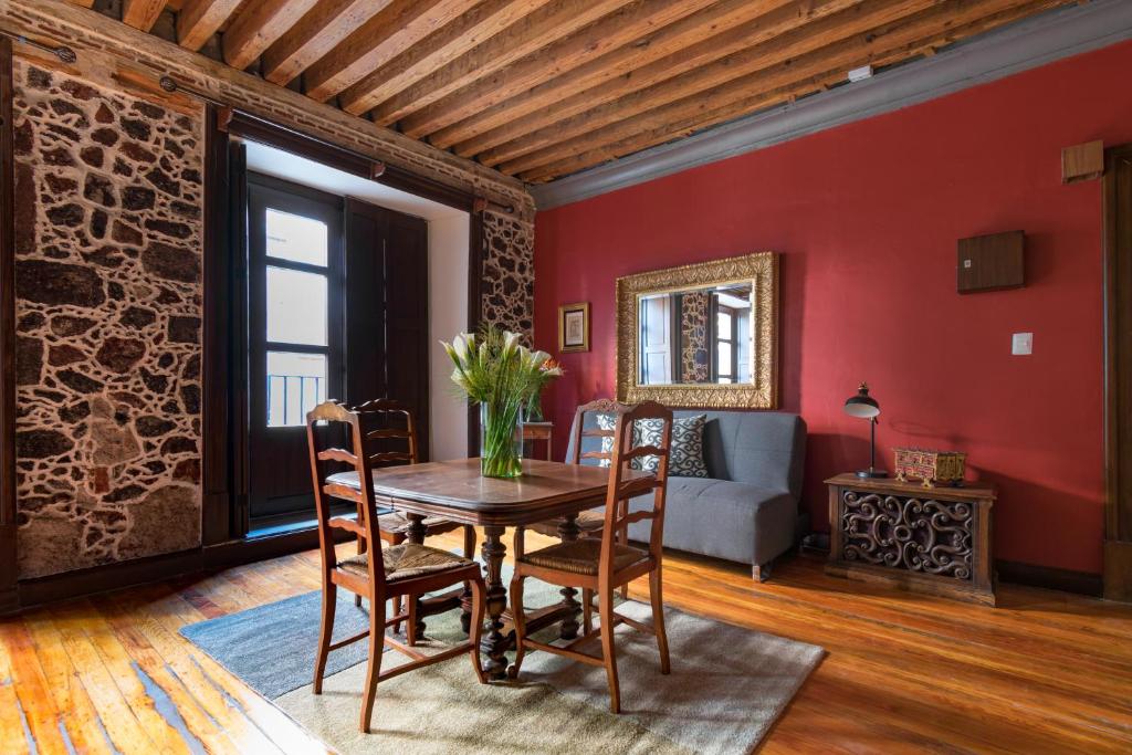 Historic Suite w balconies to Cathedral & Rooftop CASA SAUTO 5 - 3