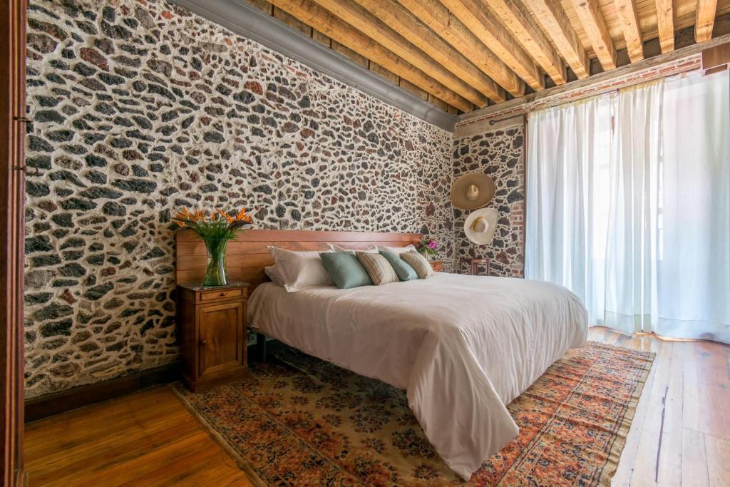 Historic Suite w balconies to Cathedral & Rooftop CASA SAUTO 5 - 2