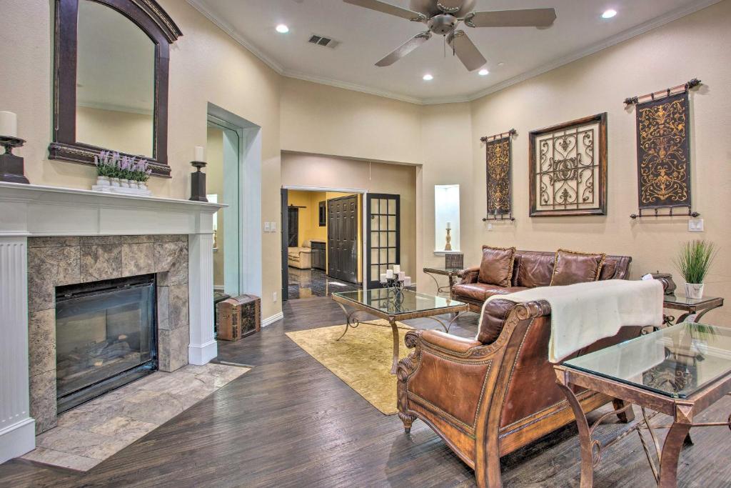 Resort-Style Allen Villa with Pool and Game Room! — Hotel in Dallas (TX)