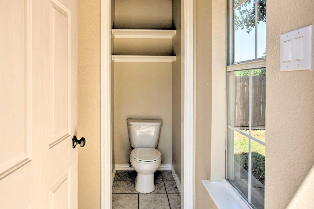 Pet-Friendly House with Pool about 3 Mi to Downtown photo