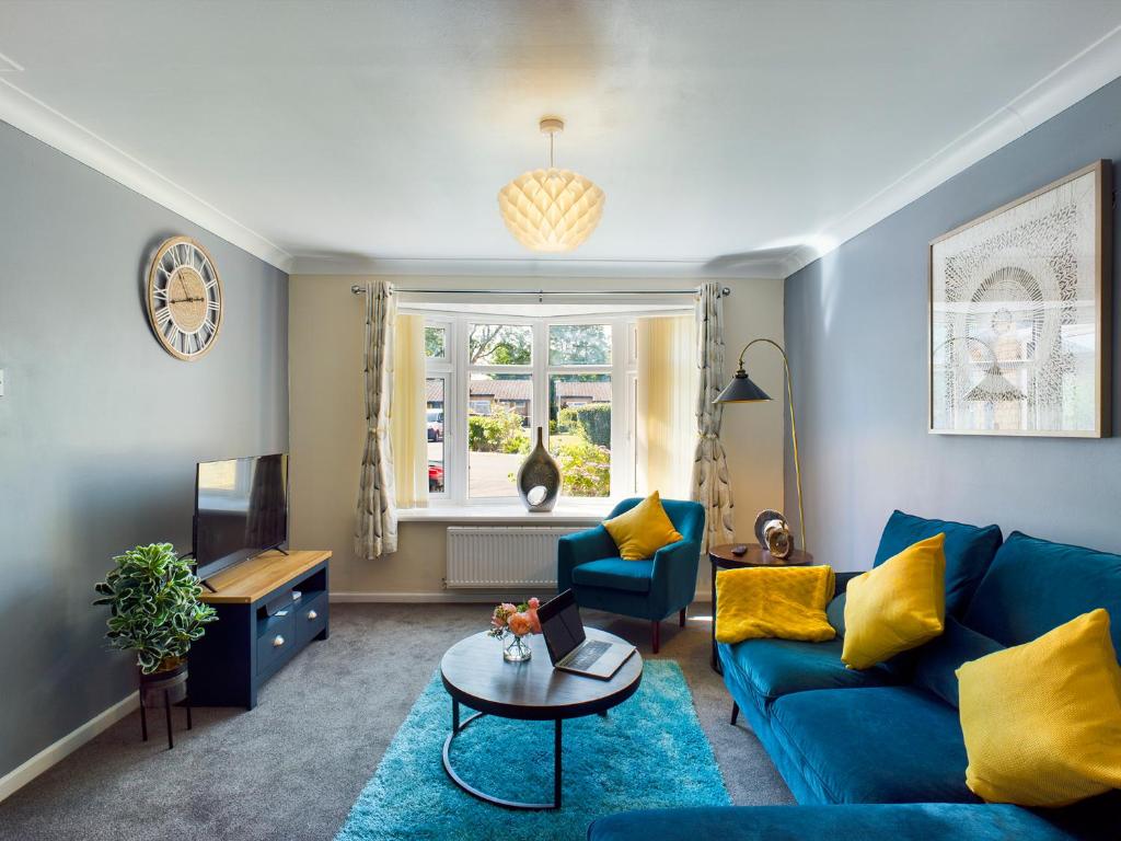 247 Serviced Accommodation in Telford- 3BR HOUSE, Telford