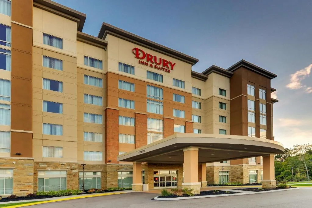 Drury Inn & Suites Cleveland Beachwood，位于比奇伍德的酒店