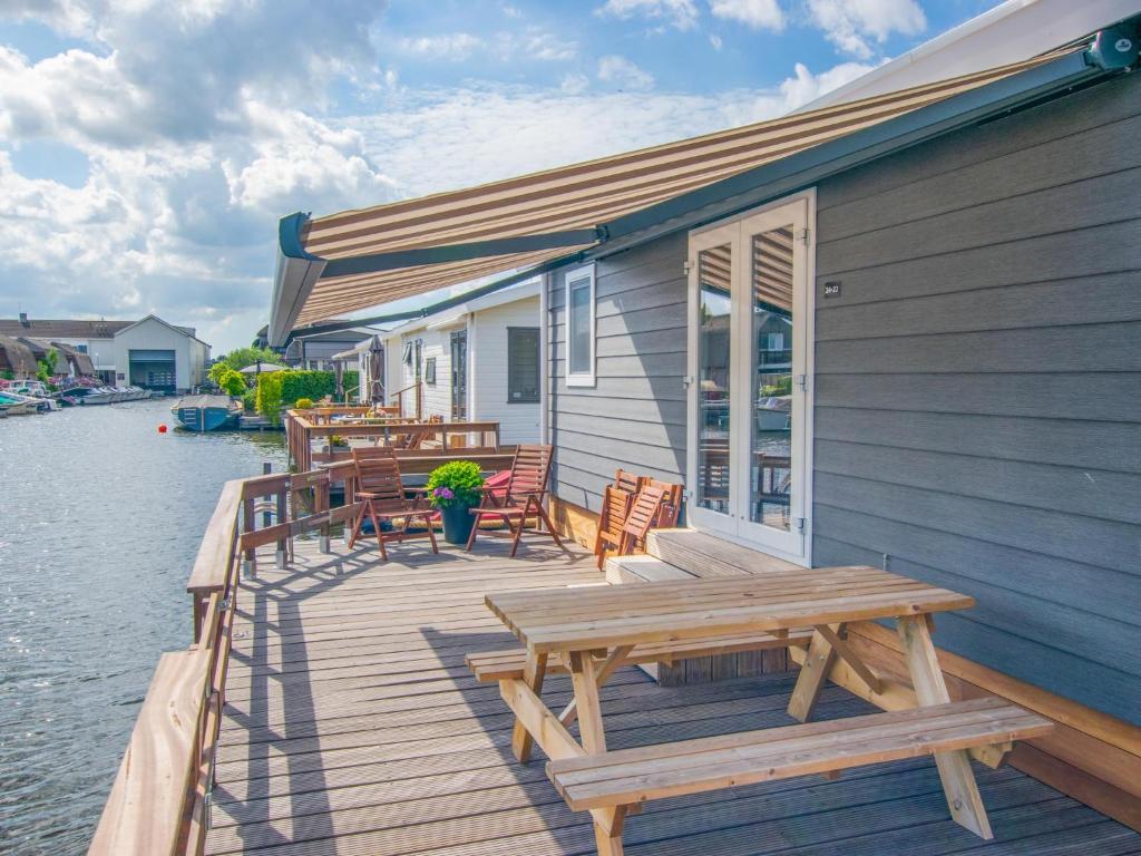 Grote Karekiet 24-30, Nieuwersluis