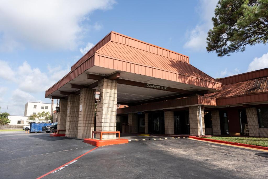 Entrance, GreenTree Hotel & Extended Stay Channelview in Houston (TX)
