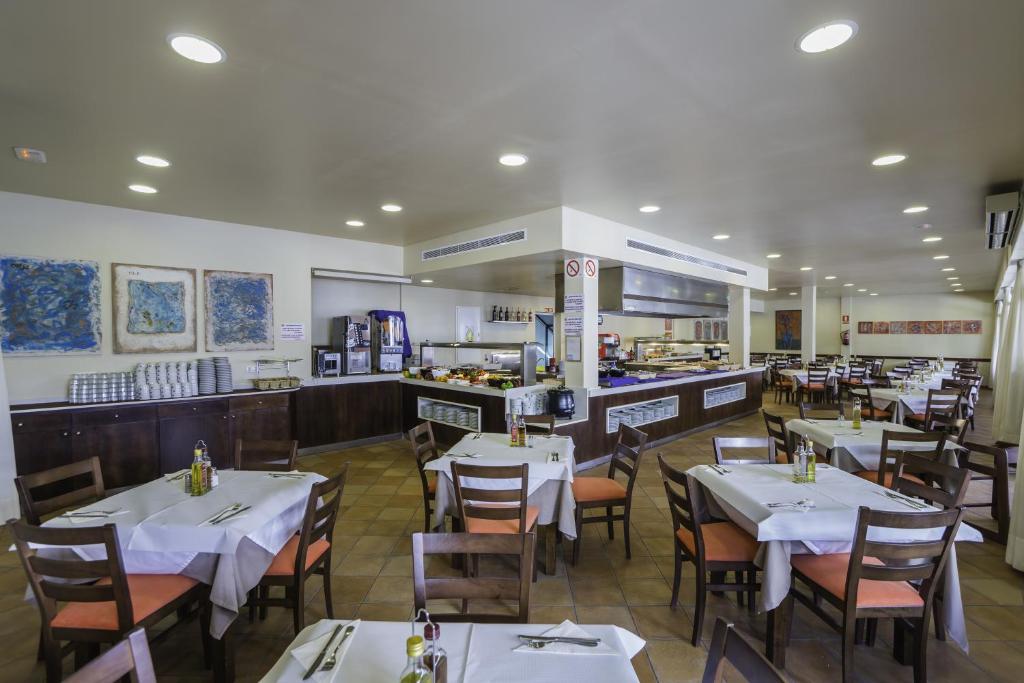Aparthotel Holiday Center — Restaurant & bars in Santa Ponca, Balearic Islands