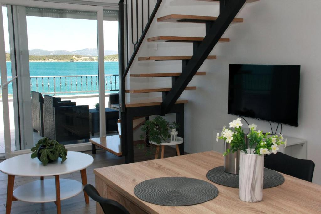 Apartmani Šara, Betina