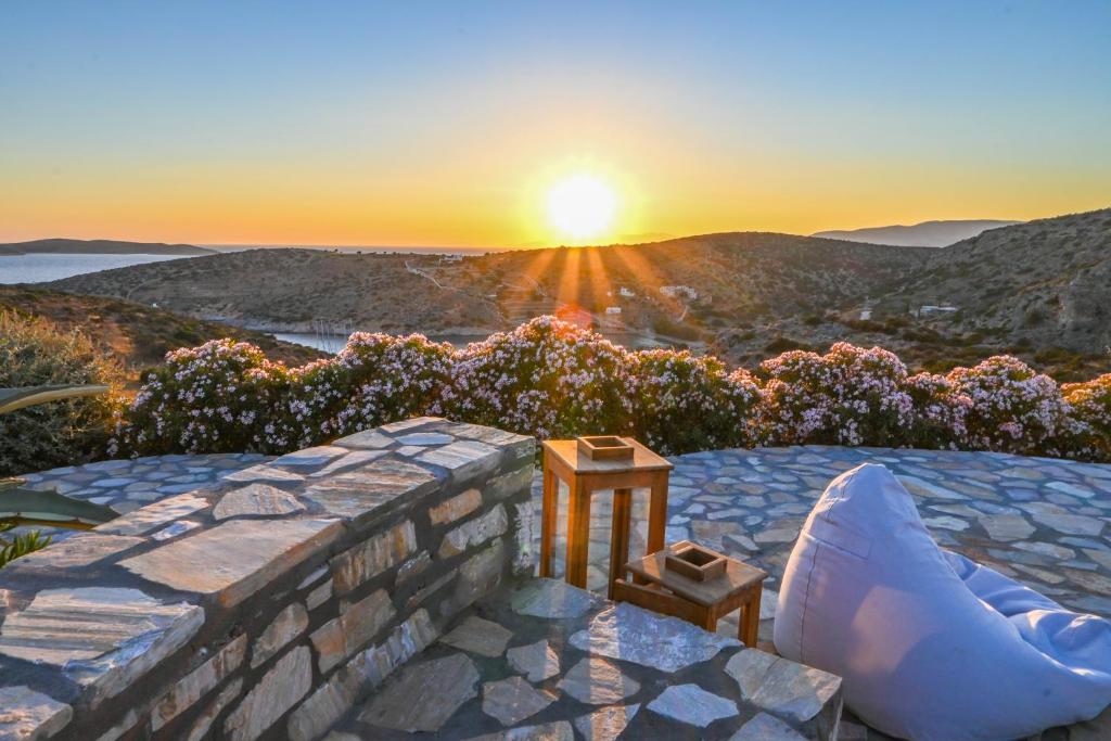 Schinoza Luxury Suites photo