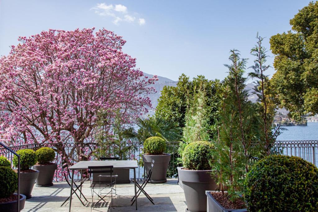 Bifora65 Villa storica fronte lago photo