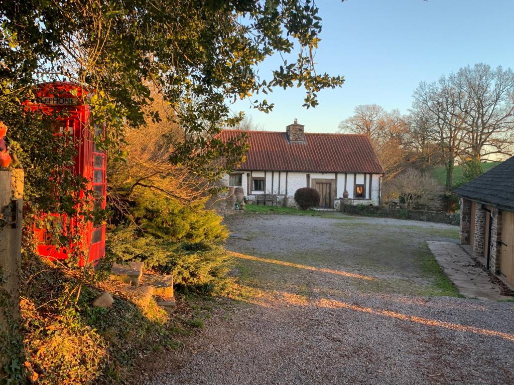 Medieval Cottage in rural Monmouthshire., Raglan