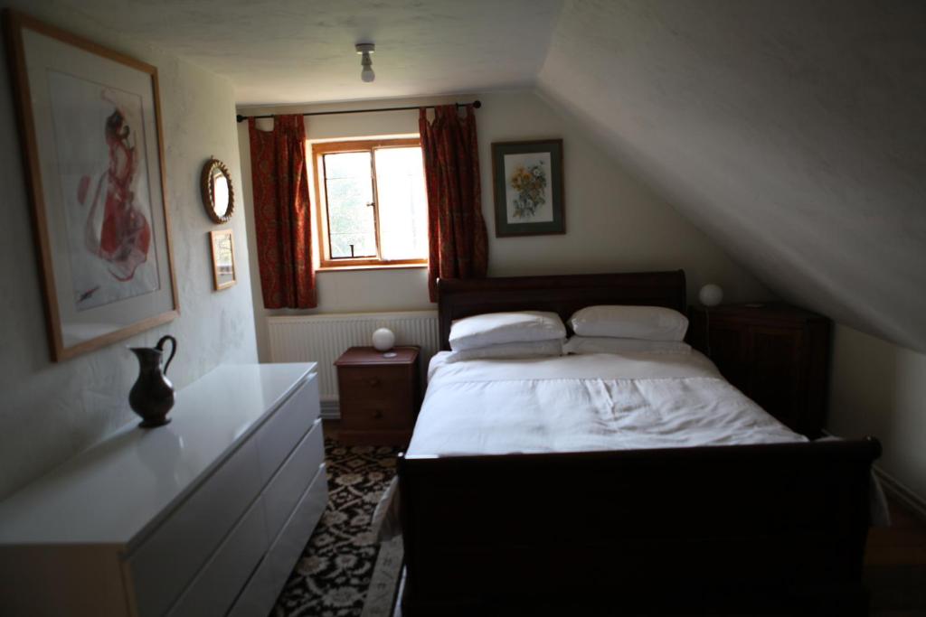 Ty'r Pwll Medieval Cottage, Monmouthshire photo 8