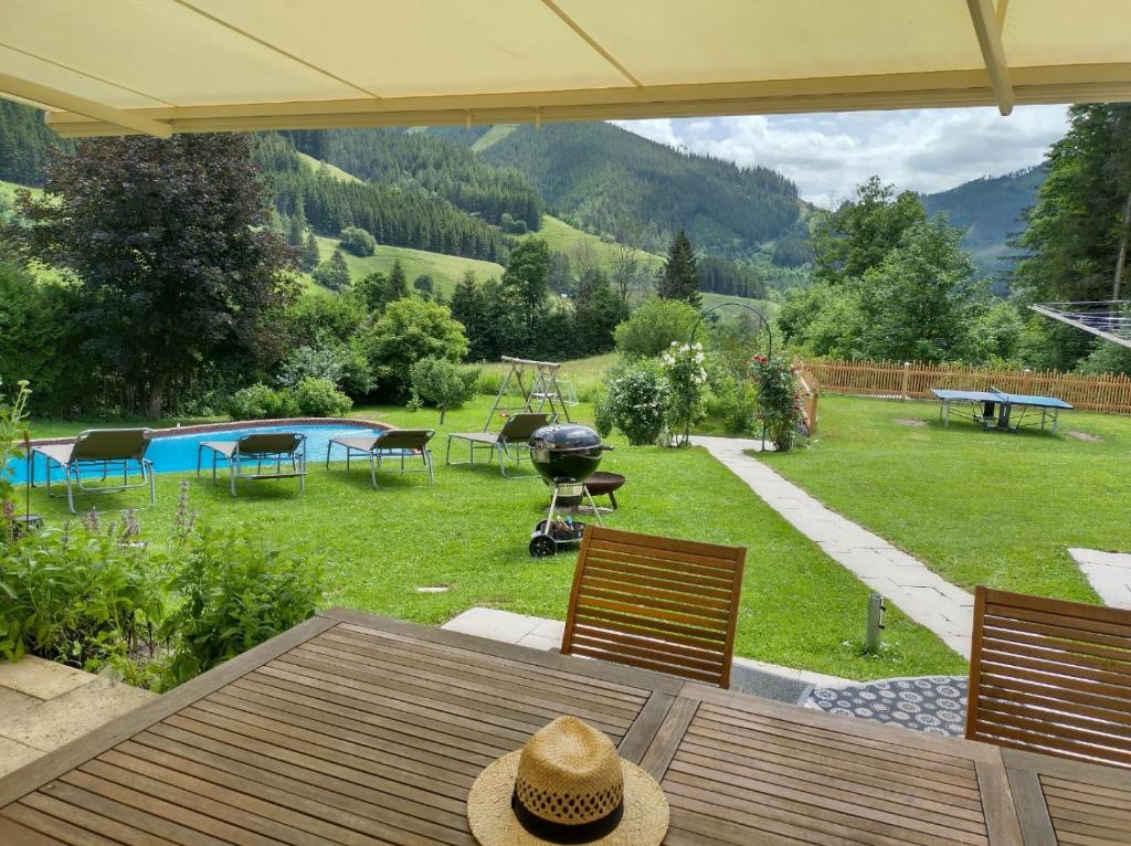 Pool, Pokale, Sauna, Billard, Kirche u. viel Natur - 5