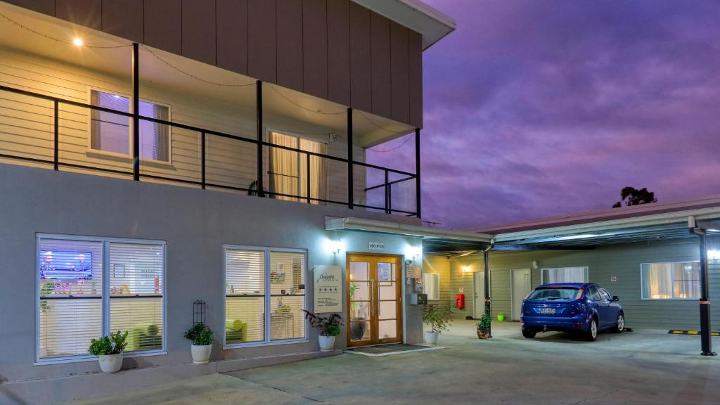 Drovers Motor Inn photo