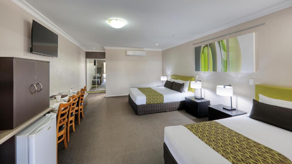 Drovers Motor Inn photo