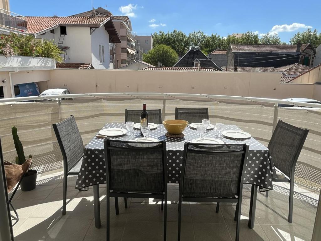 T3 en centre d'Arcachon, 2 min plage, 5 min gare, balcon, parking sécurisé, WIFI, ménage inclus - FR-1-374-193 - 2