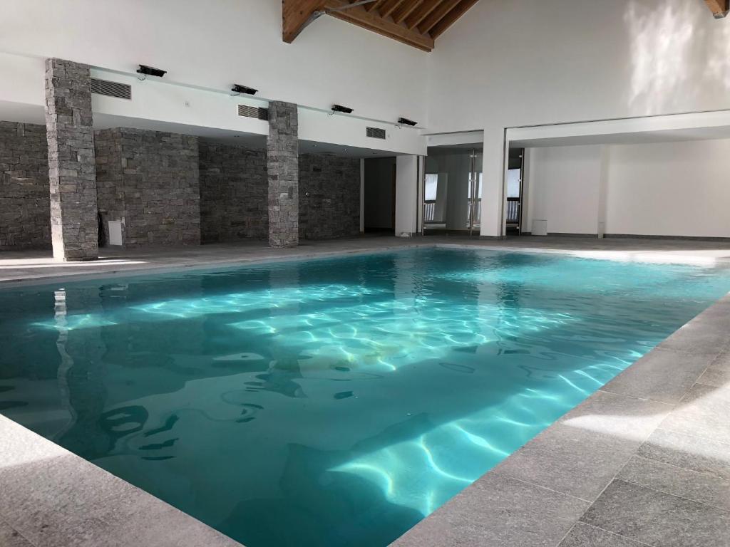 residence avec piscine ,chalet des rennes - 1