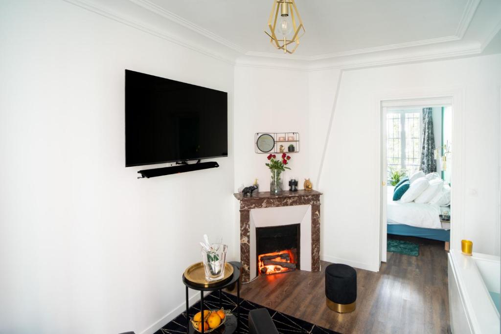 Suite L'éclipse Paris, logement avec jacuzzi, à 10 minutes des Champs Elysées, Levallois-Perret