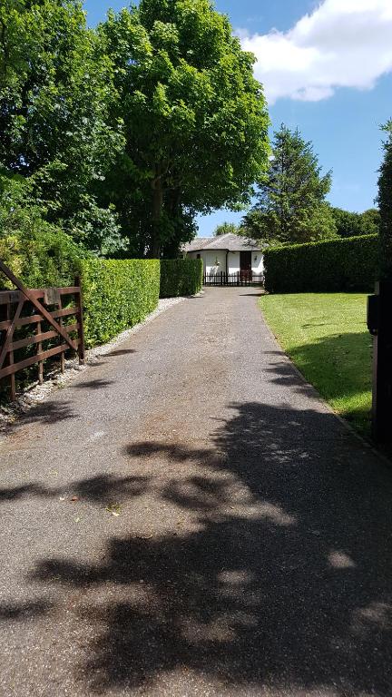 Igguldene Retreat, Deal