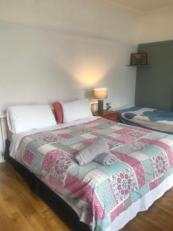 City centre rooms Abercorn road ltd free parking free WiFi photo