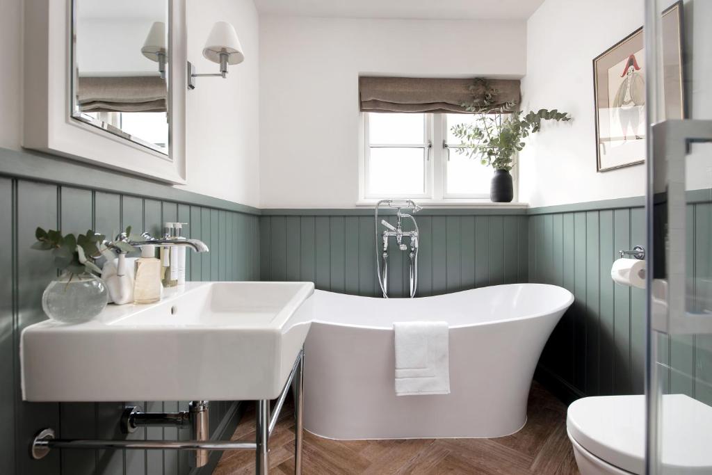 Nevill Arms Inn photo