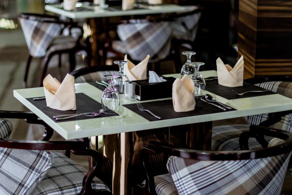 Hotel Mechi Crown photo