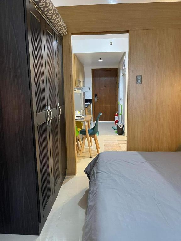 SHELL residences MOA with wifi & netflix photo