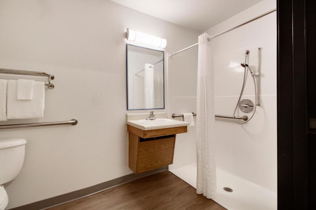 WoodSpring Suites Houston Baytown photo